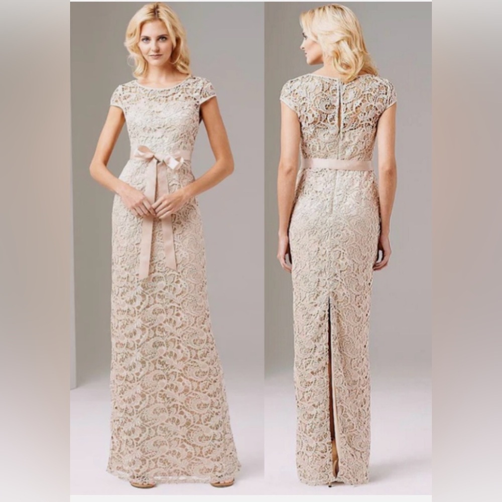 New Adrianna Papell lace cap sleeve gown size 10